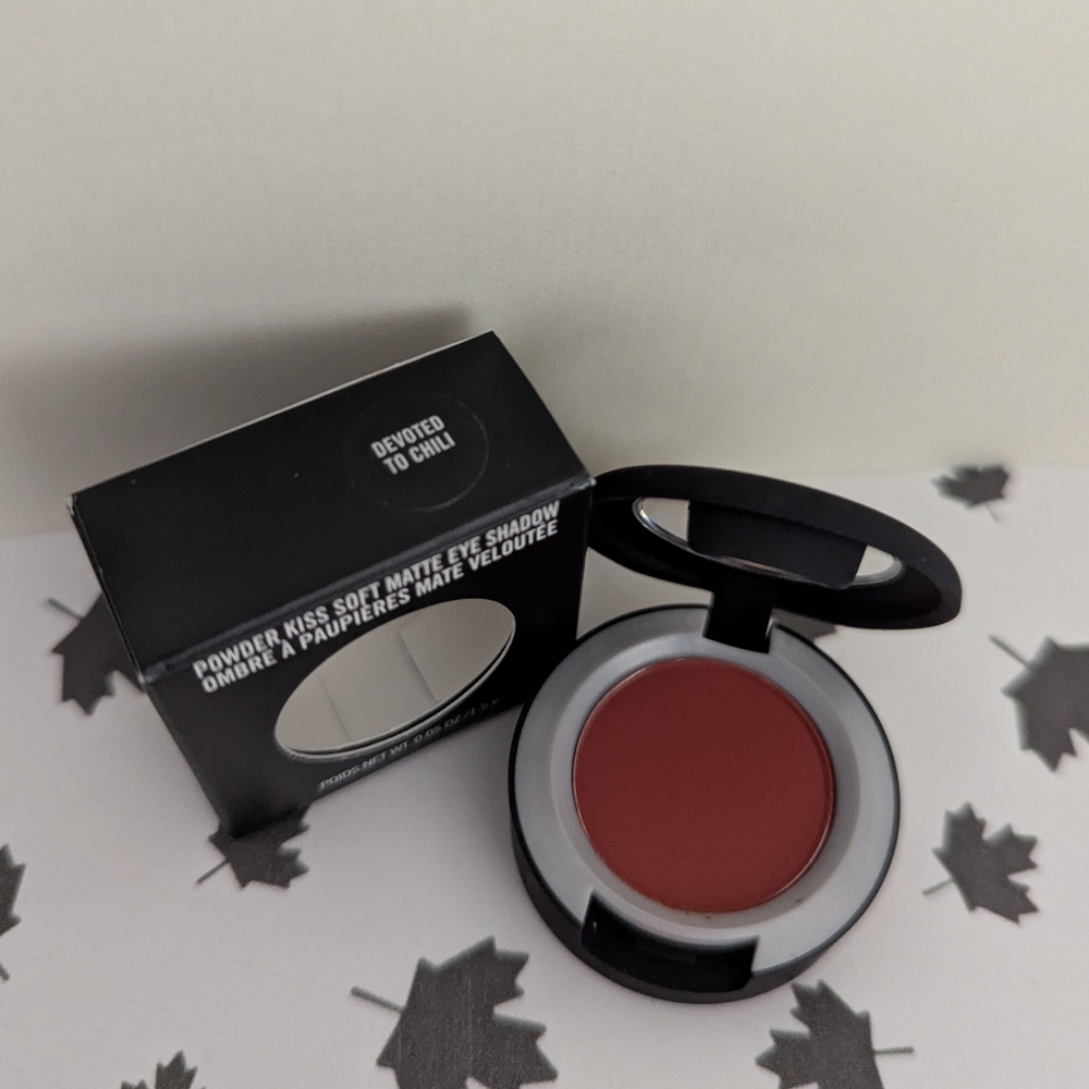 MAC Powder Kiss Soft Matte Eyeshadow - Devoted To Chili - Picture 2 of 2